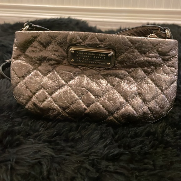 Marc by Marc Jacobs bronze crossbody bag. Quilted bronze leather - Picture 8 of 14